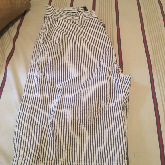 Shorts - Picture 2 of 4